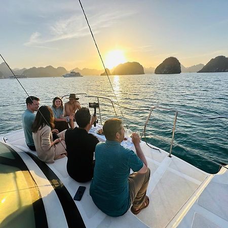 Scarlet Pearl Cruises Hotel Ha Long Buitenkant foto