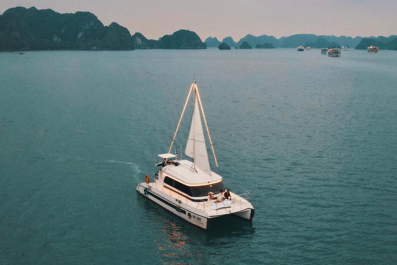 Scarlet Pearl Cruises Hotel Ha Long Buitenkant foto