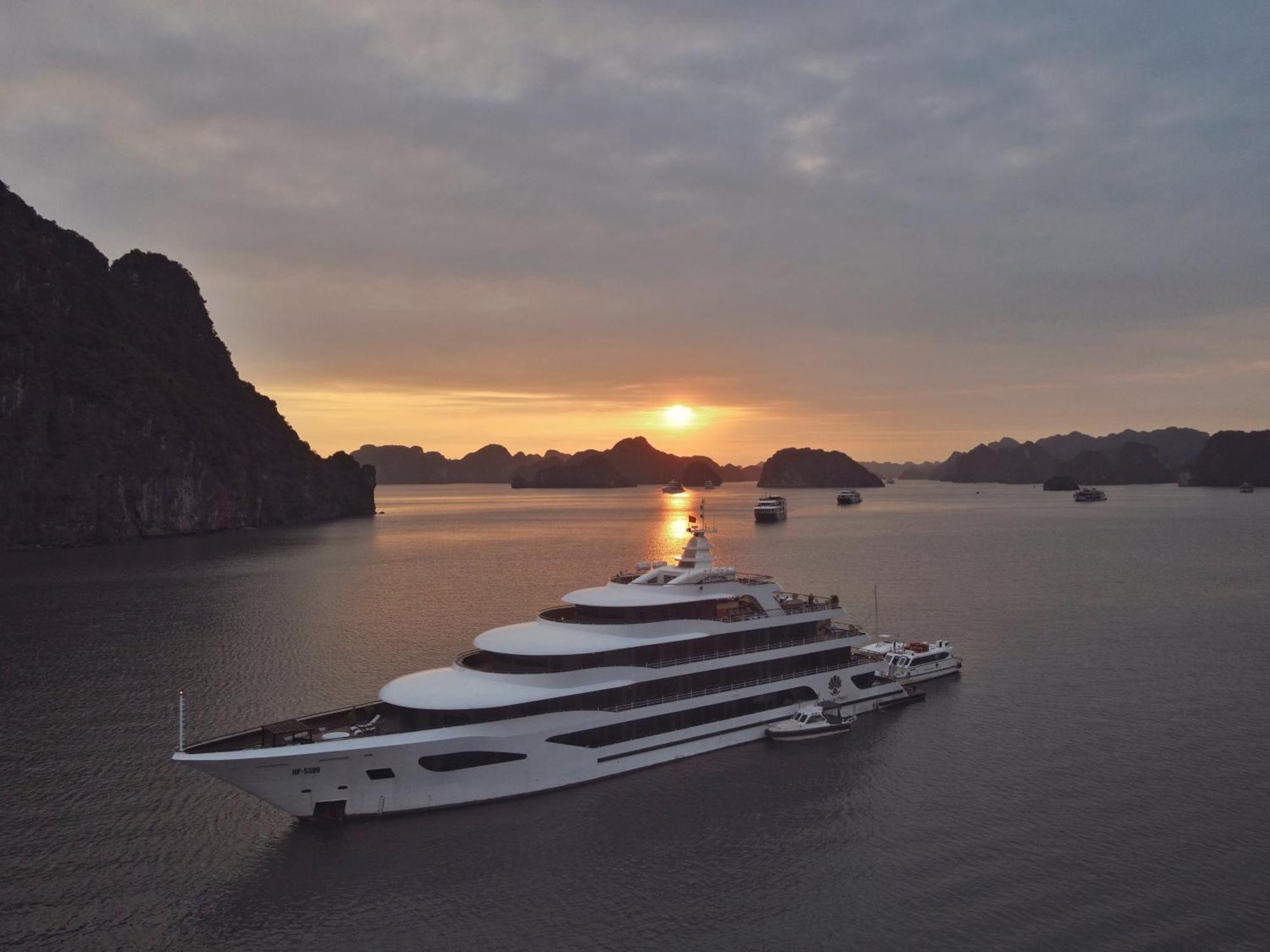 Scarlet Pearl Cruises Hotel Ha Long Buitenkant foto