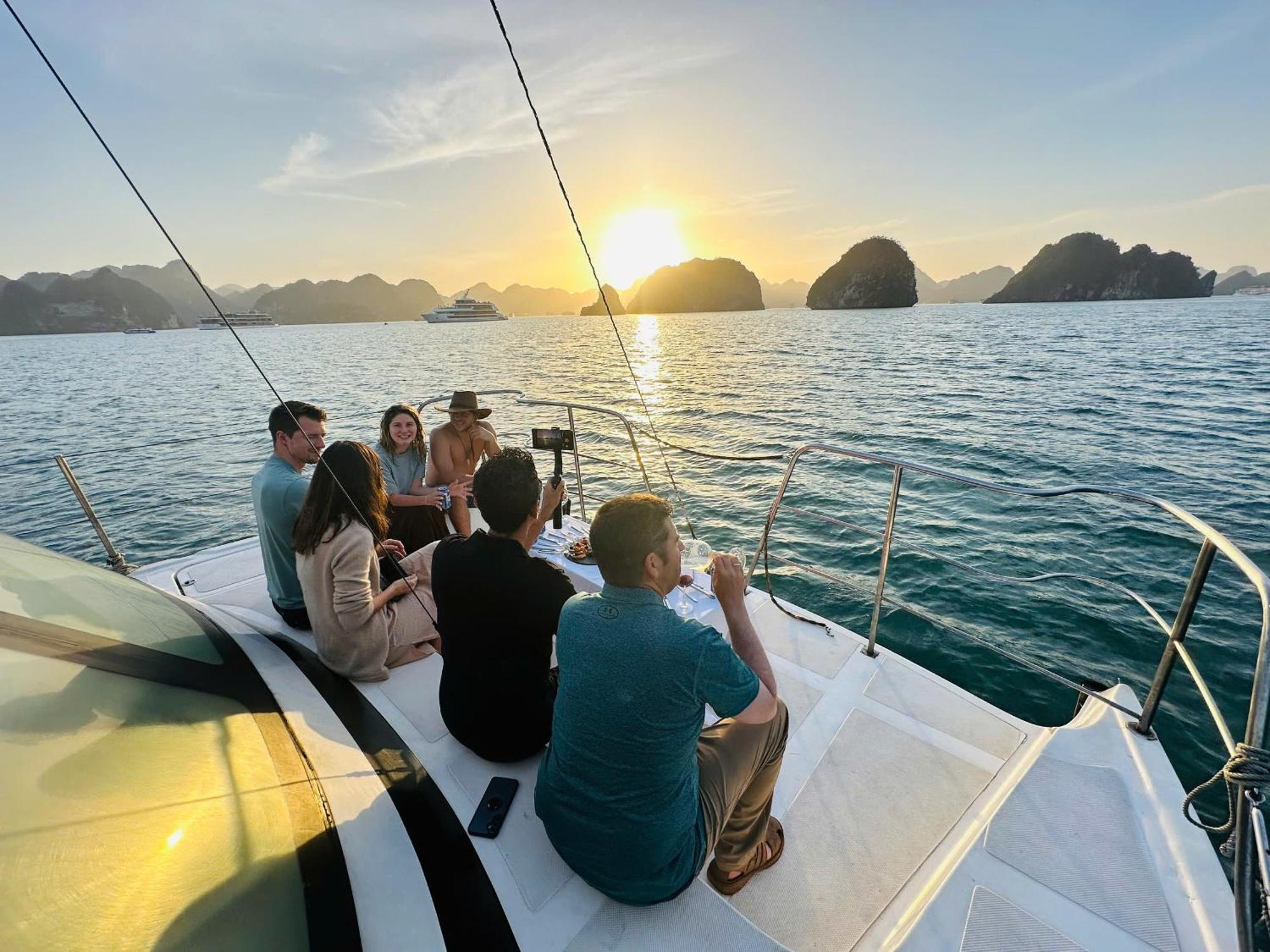Scarlet Pearl Cruises Hotel Ha Long Buitenkant foto